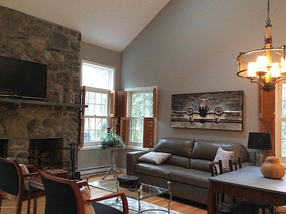 2nd image of 2175 Oak Hill Dr