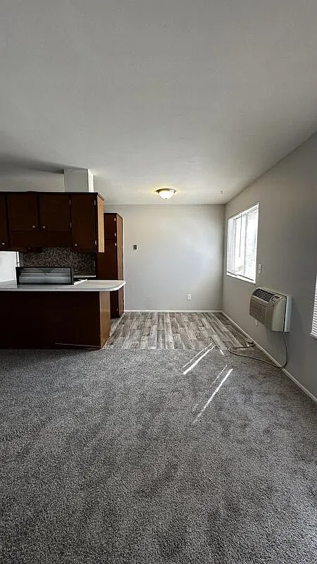1 bed, 1.0 bath, 700 sqft, $725 — Photo 2