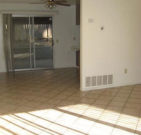 3804- Dining area to patio