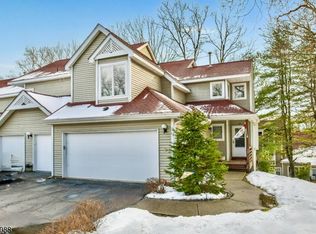 15 Heritage Ct, Oak Ridge, NJ 07438