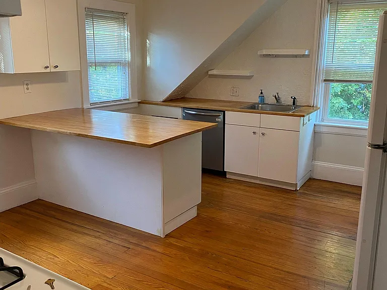 24 Sarah St #3 — Photo 13