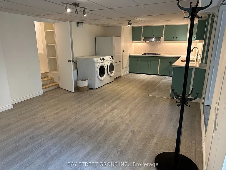 460 Chartwell Rd — Photo 4