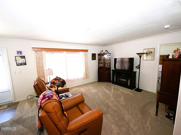 3rd image of 802 N 40th Ave #85