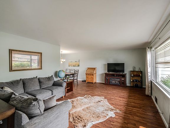 3rd image of 228 W Owens Ave