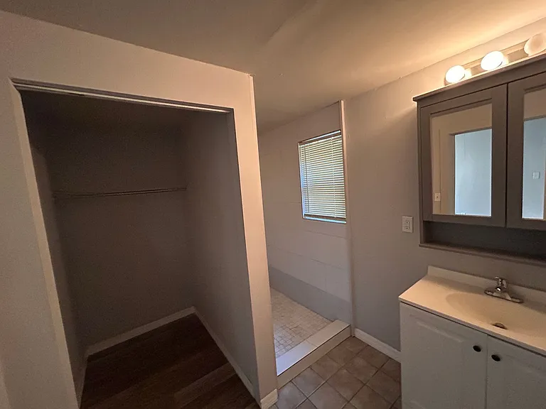 1648 Loyola Dr N — Photo 9