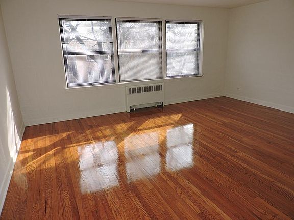 2nd image of 5320 N Washtenaw Ave APT 2S
