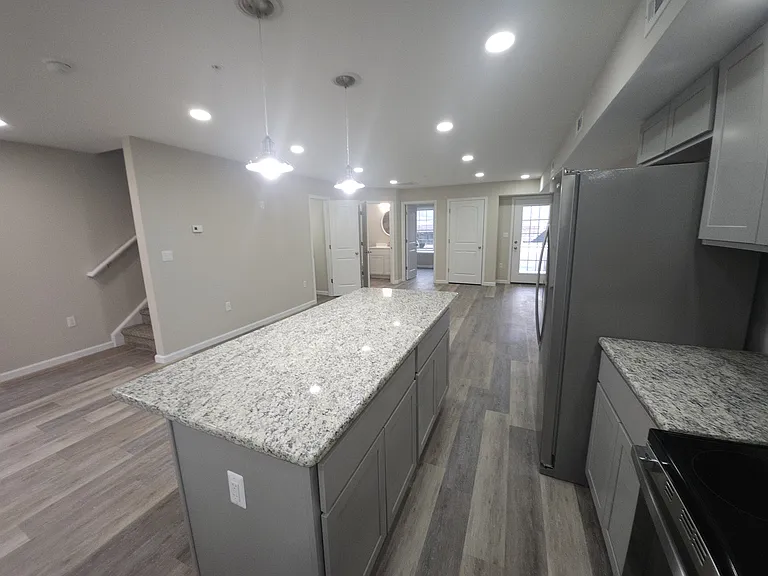 1068 Lakeland Dr — Photo 20