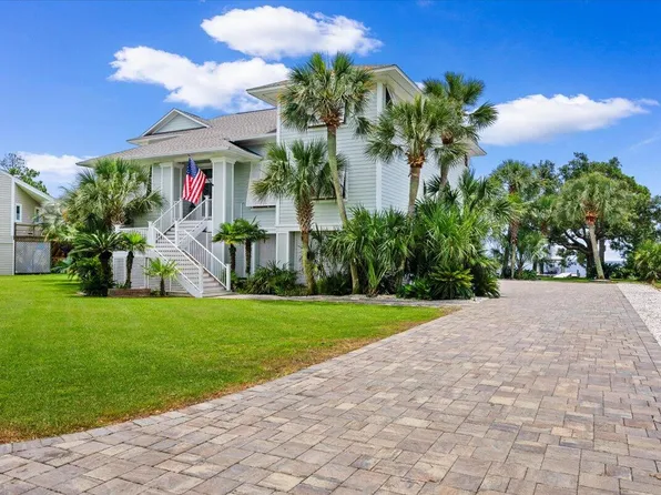 7813 Petersen Point Rd, Milton, FL 32583