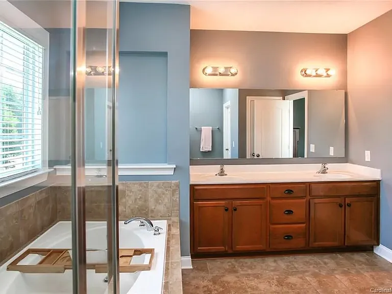 8606 Burnside Ln — Photo 23