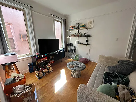 Rented by Voro, LLC | media 8