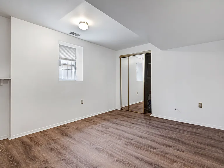 2705 24th St NE — Photo 8