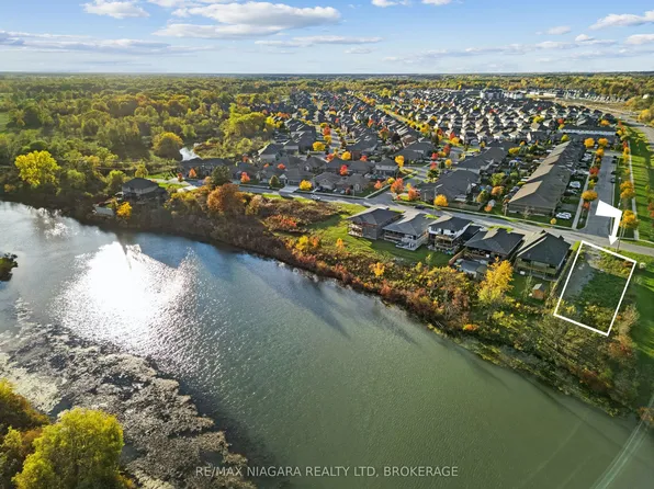 242 Colbeck Dr, Welland, ON L3C 5B3