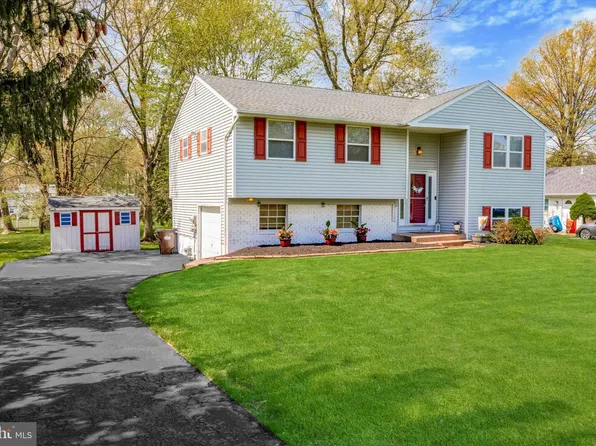 121 Jason Pl, North Wales, PA 19454