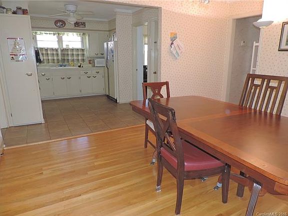 5th image of 209 Craver Ave