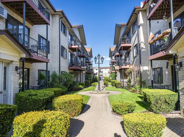 5155 N East River Rd Unit 215E, Chicago, IL 60656
