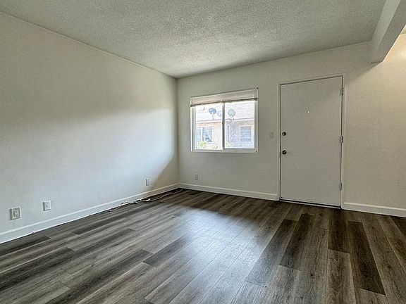 4th image of 11736 S Vermont Ave APT 6