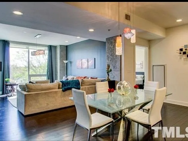 602 W Rosemary St #302 — Photo 2