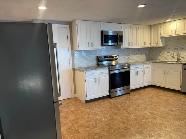 520 Beech St #2L, Manchester, NH 03104