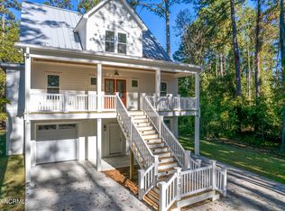 739 Comet Dr, Beaufort, NC 28516