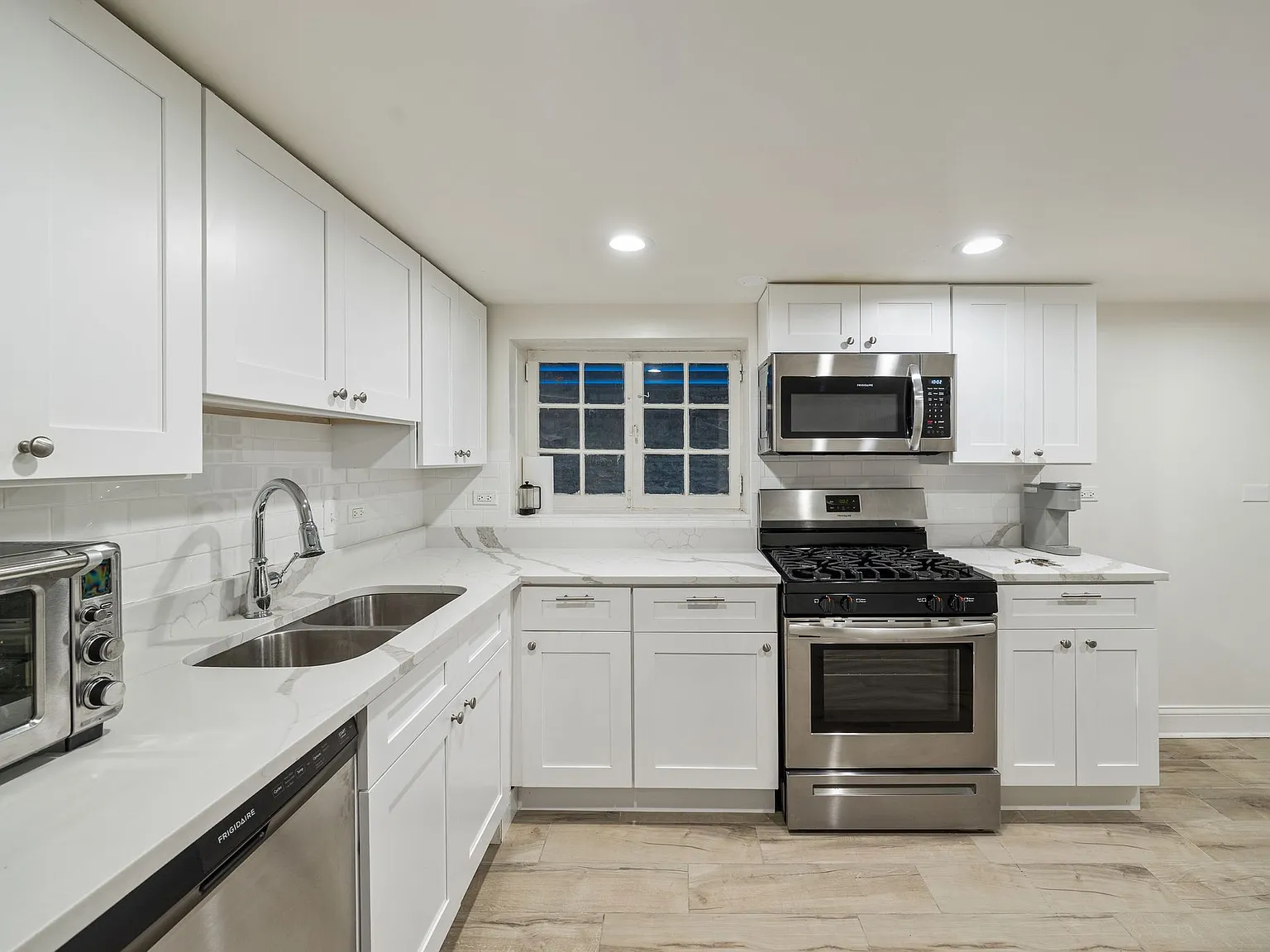 2146 Maple Ave — Photo 3