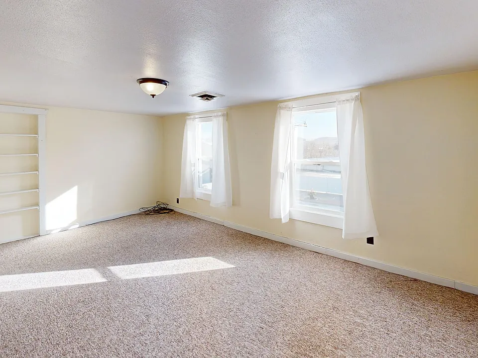 843 Water Ave