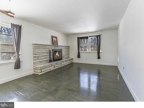 4th image of 716 Creek Ln