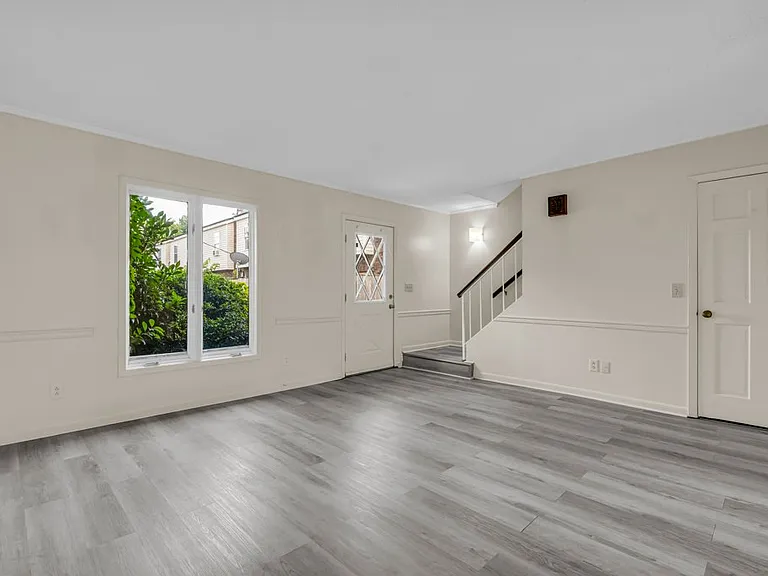 400 Forrest Blvd #15 — Photo 3