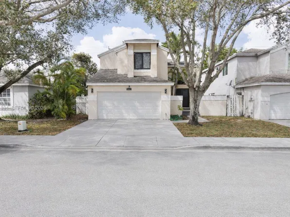 2836 River Run Cir W, Hollywood, FL 33025