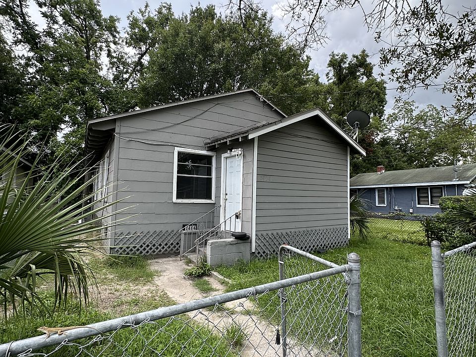 1st image of 1494 W 23rd St