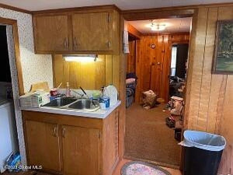 5th image of 466 Silver Hill Road