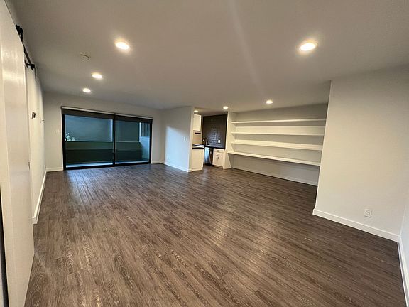 4th image of 310 N Crescent Dr APT 203