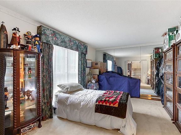 3rd image of 13907 Carillon Dr