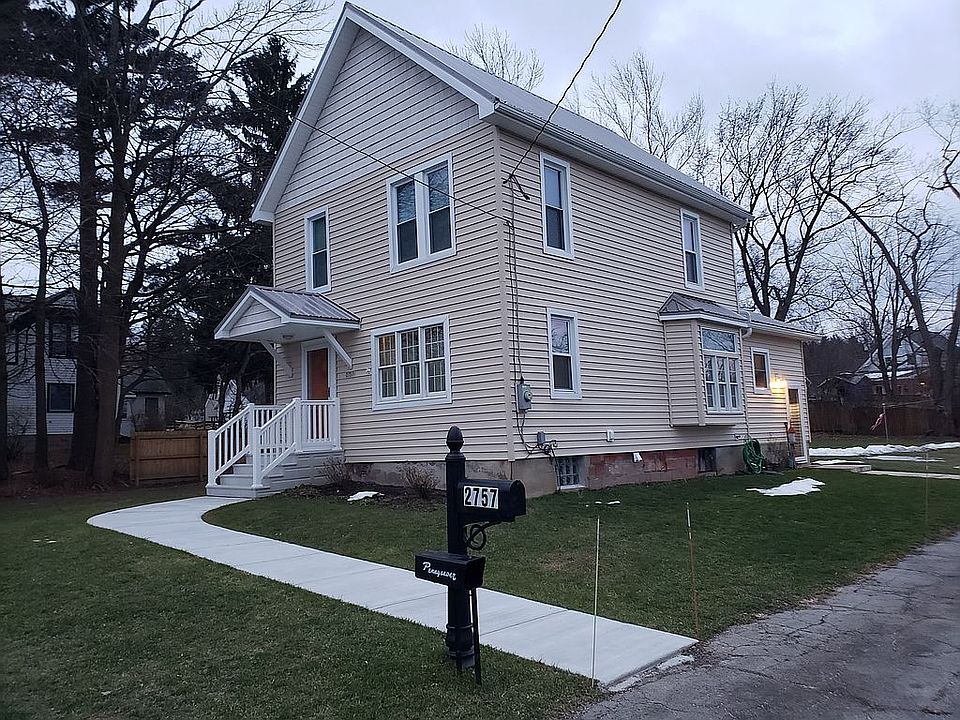 1st image of 2757 1st St