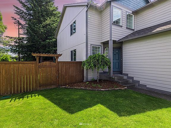 Large front yard with fully fenced backyard>