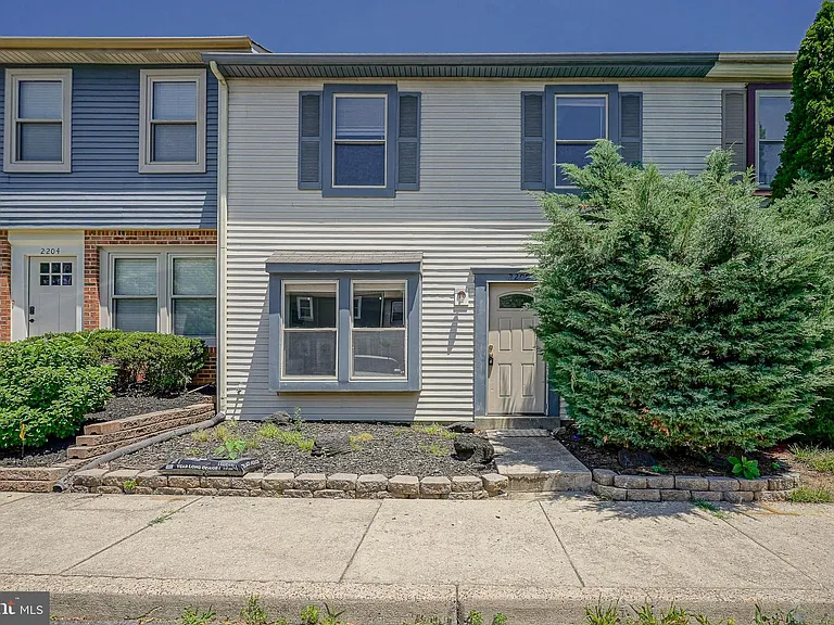 2205 Elberta Ln — Photo 1