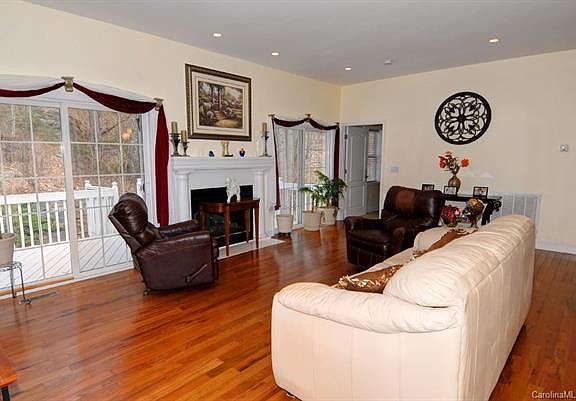 3rd image of 56 Dogwood Trl