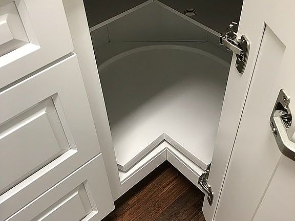 4th image of 2404 NE 32nd Pl