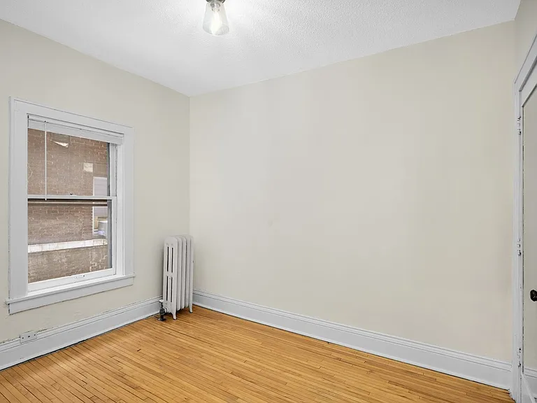 2875 Irving — Photo 22