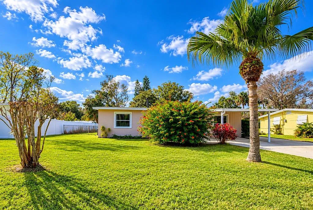 2 bed, 1.5 bath, 1204 sqft, $2,100 — Photo 3
