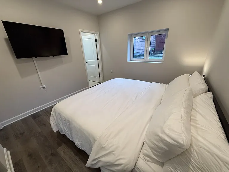1635 S California Ave — Photo 63