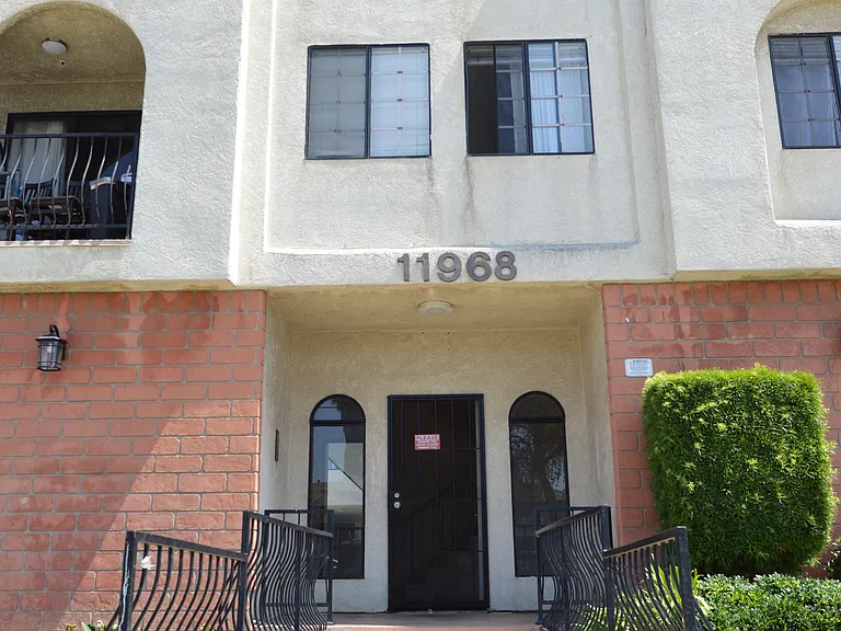 11968 York Ave #8 — Photo 3