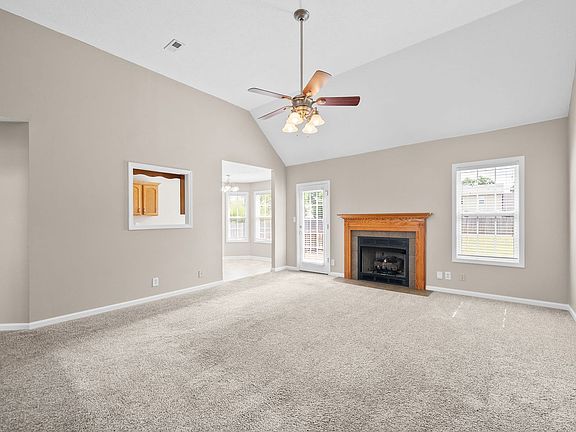 4th image of 3932 Gaine Dr