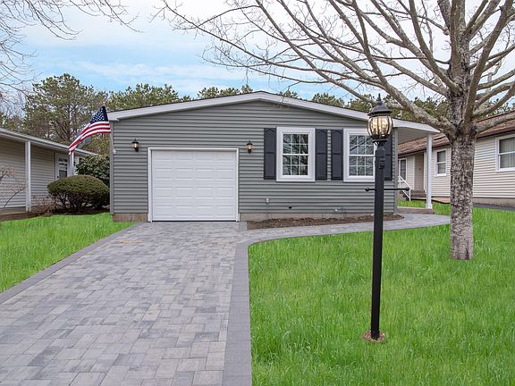 2nd image of 67 Village Cir W