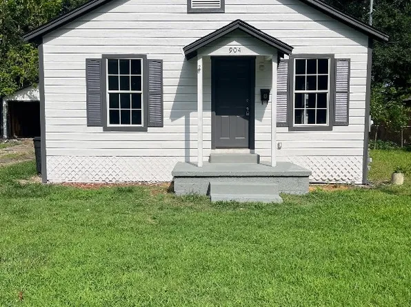 904 N Newsom St, Mineola, TX 75773