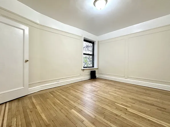 536 Fort Washington Avenue image 7 of 9