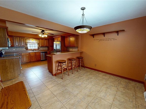 3rd image of 30201 Meadowview Dr