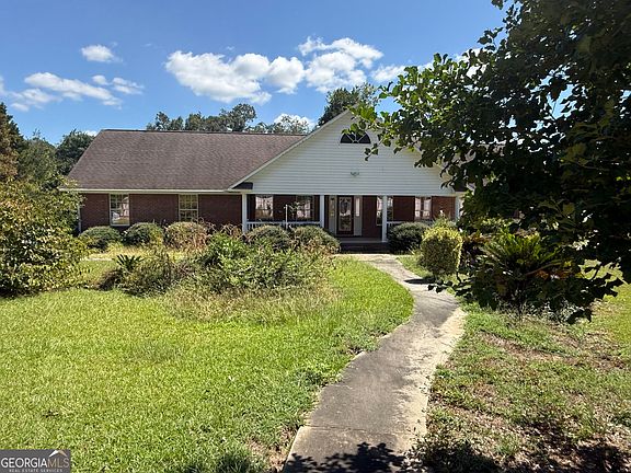 2nd image of 201 Strawberry Cir