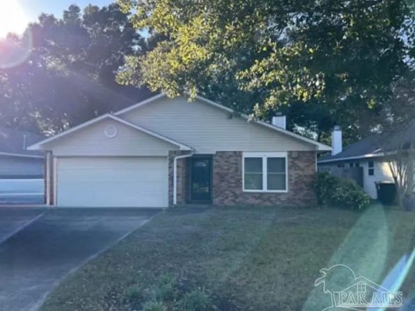563 Desert Oak Dr, Pensacola, FL 32514