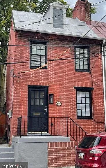 240 E 2nd St — Photo 1