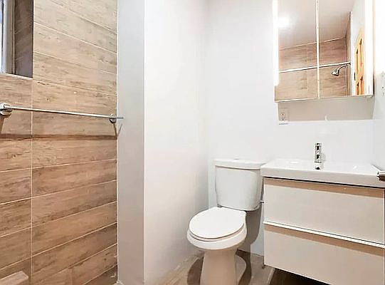 3rd image of 321 Malcolm X Blvd APT 1F
